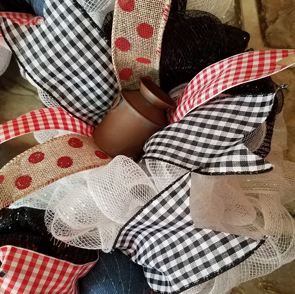 🐄 HANDMADE COUNTRY HOLSTEIN COW DECO MESH WREATH - Picture 5 of 5